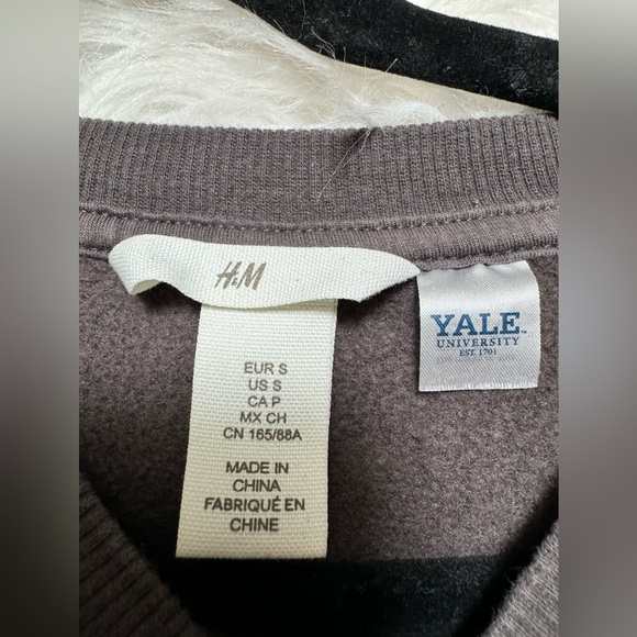 Crewneck - Picture 3 of 3